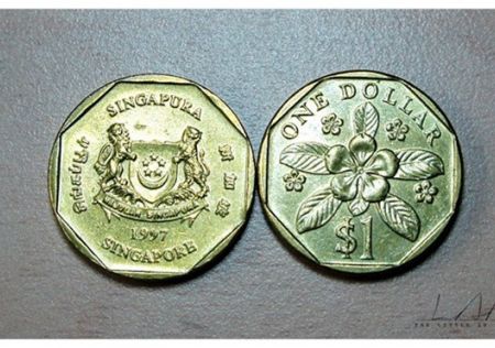 Đồng 1 dollar Singapore & bức tranh Tam Dương Khai Thái làng Đông Hồ